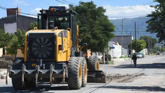 Vialidad Provincial continúa asfaltando en la Capital