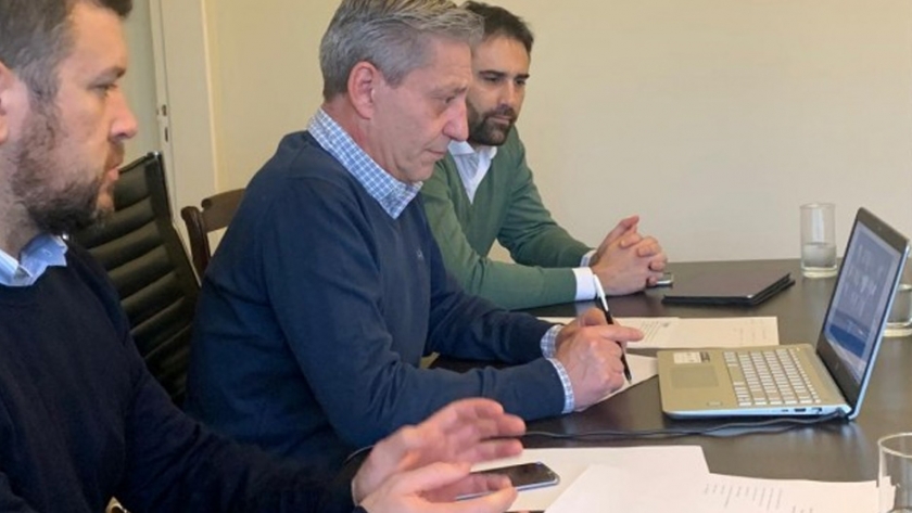 Arcioni mantuvo una videoconferencia con el titular del INAES e integrantes de una cooperativa productiva de El Hoyo
