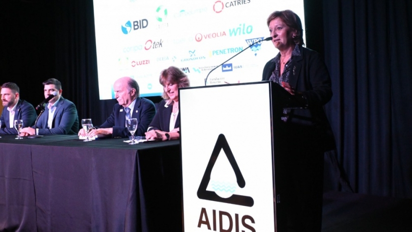 Lamas disertó en la apertura del XXII Congreso Argentino de Ingeniería Sanitaria y Ambiental