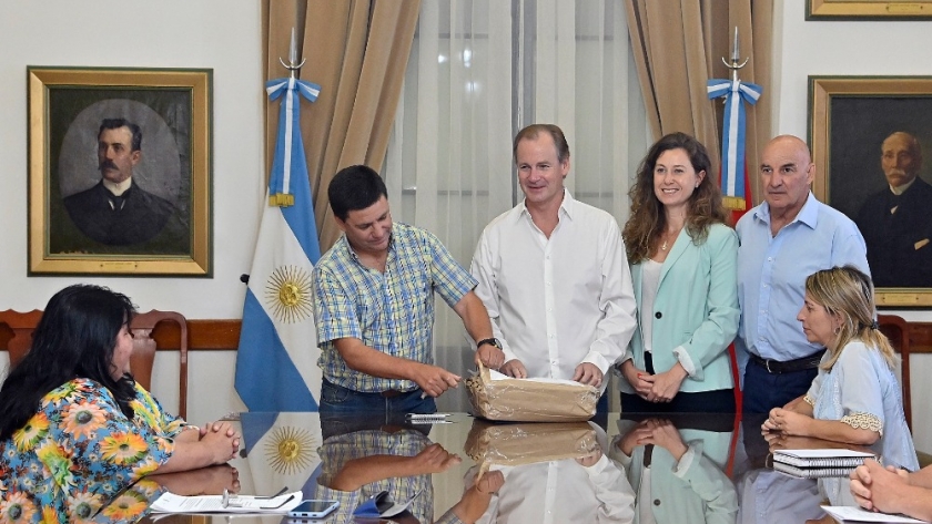 Bordet encabezó la apertura de sobres para la licitación de obras en la provincia