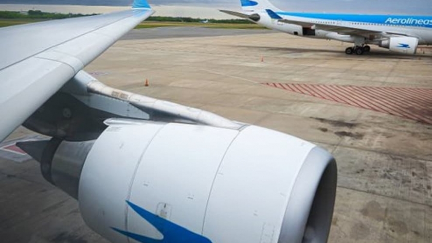 Aerolíneas Argentinas firmó convenio con Intelsalt para ofrecer wifi a bordo de sus aviones