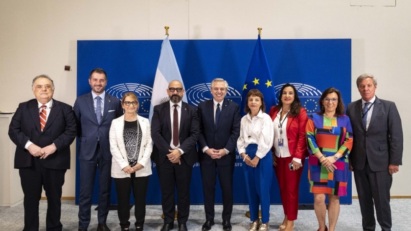 El presidente Alberto Fernández se reunió con diputados y diputadas del Parlamento Europeo