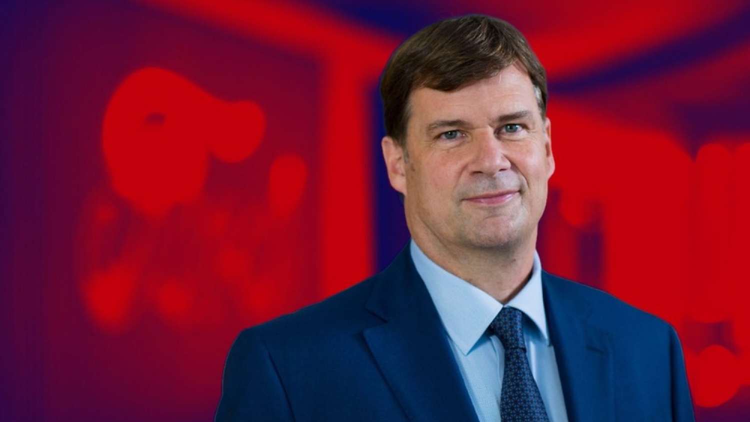 Ford explora un acuerdo con BYD para asegurar baterías de sus modelos híbridos en Europa