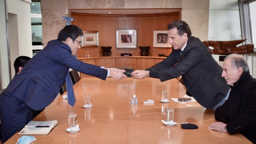 Reunión en Cancillería con autoridades de Huawei