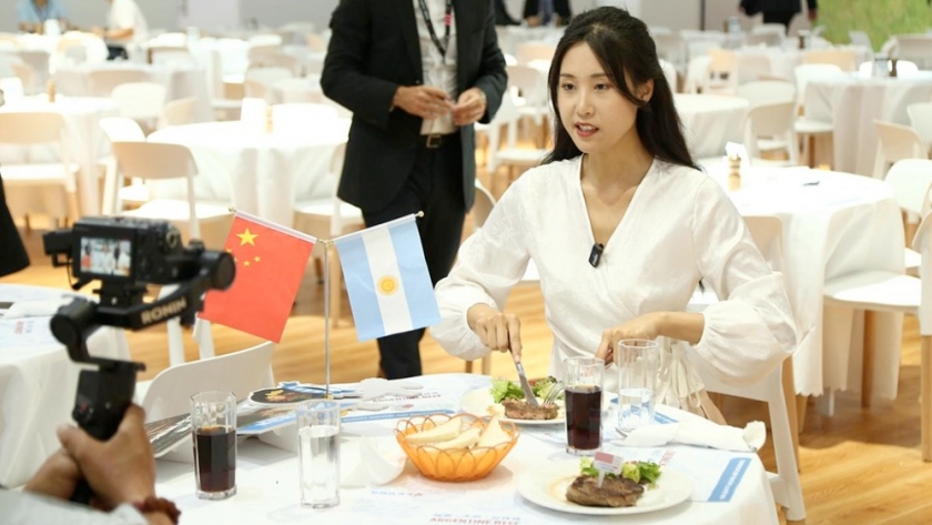 Sial China: influencers cocinaron los mejores bifes argentinos