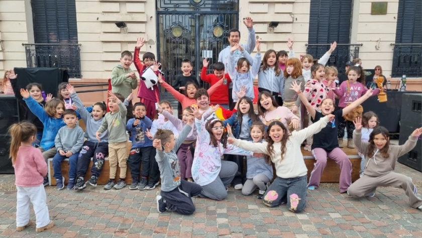 Rojas celebró el Día del Niño con juegos, música y sonrisas en Plaza San Martín