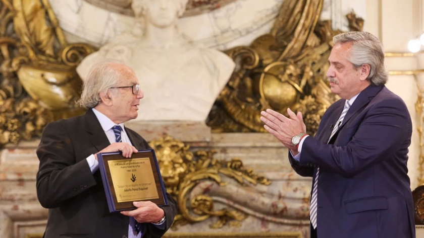 El Presidente rindió homenaje a Pérez Esquivel en la Casa Rosada: "Deberías ser modelo de todos los argentinos"