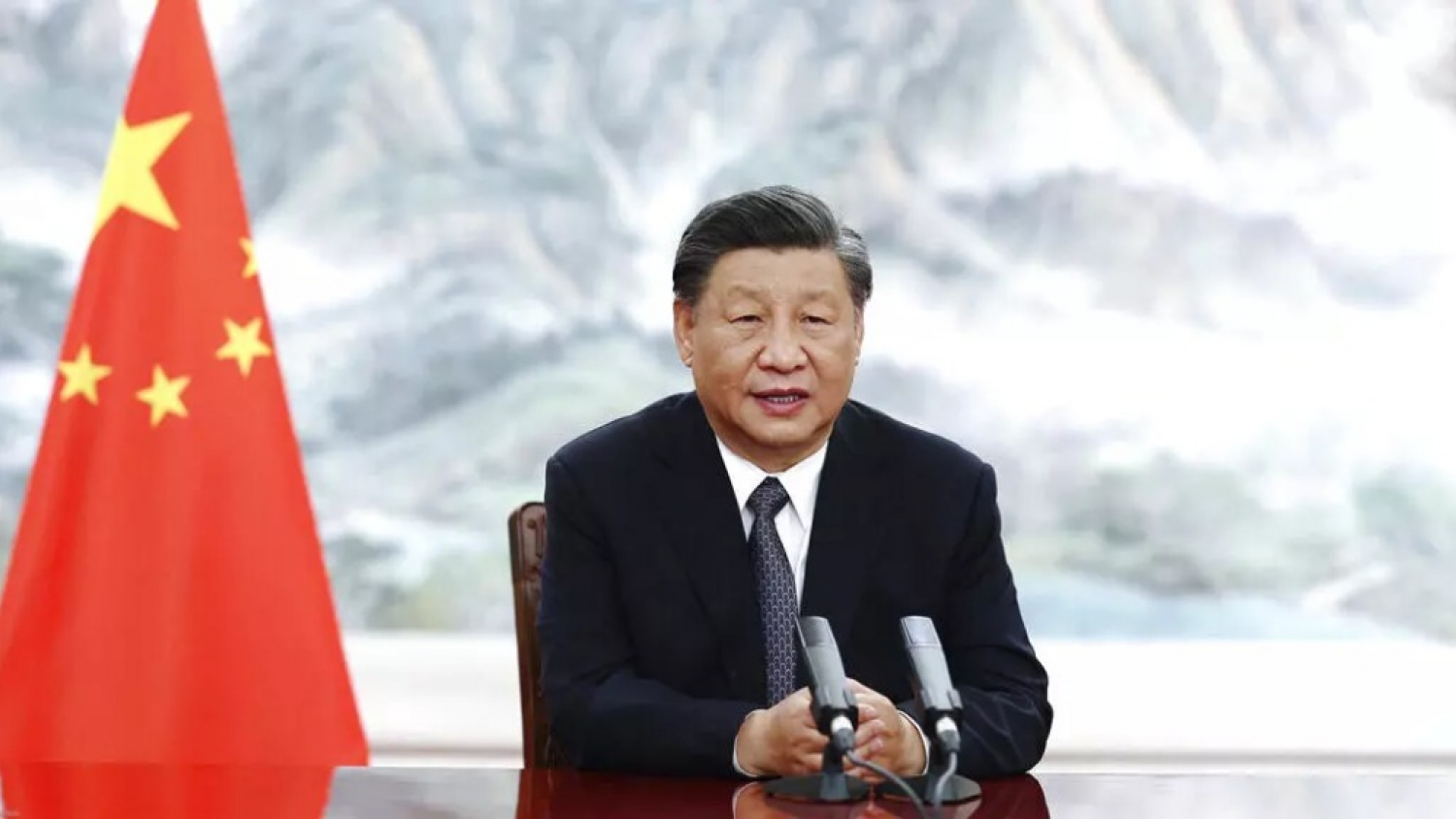 China muestra señales de desaceleración industrial mientras el sector servicios evita una caída más profunda