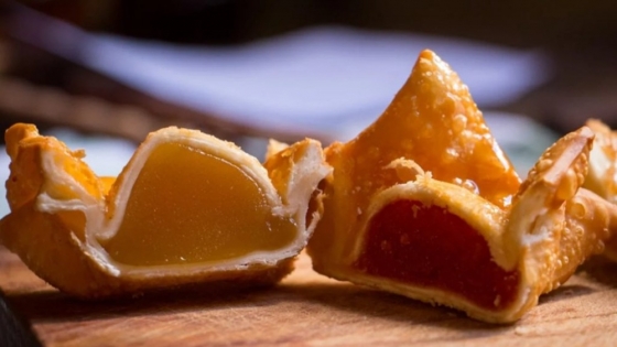 Todo listo para la Fiesta del Pastelito en un pequeño pueblo a 70 kilómetros del Obelisco