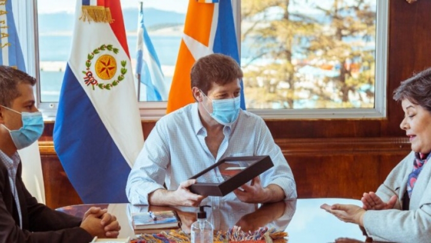 El Gobernador Gustavo Melella recibió a la Cónsul General del Paraguay en Argentina