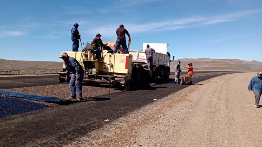 Vialidad provincial continúa con la pavimentación de la ruta nº 63 entre El Molle y José de San Martín