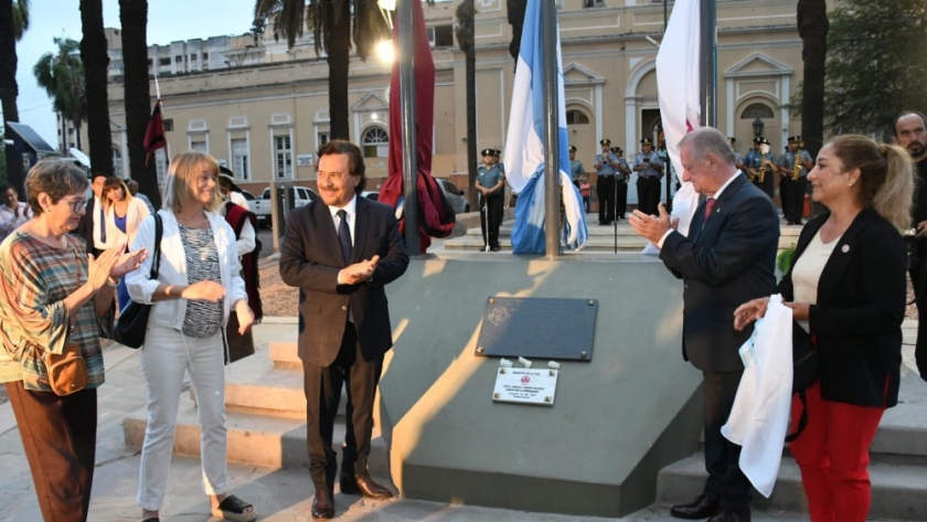 A 40 años de la democracia: Gustavo Sáenz presidió los homenajes en la Legislatura salteña