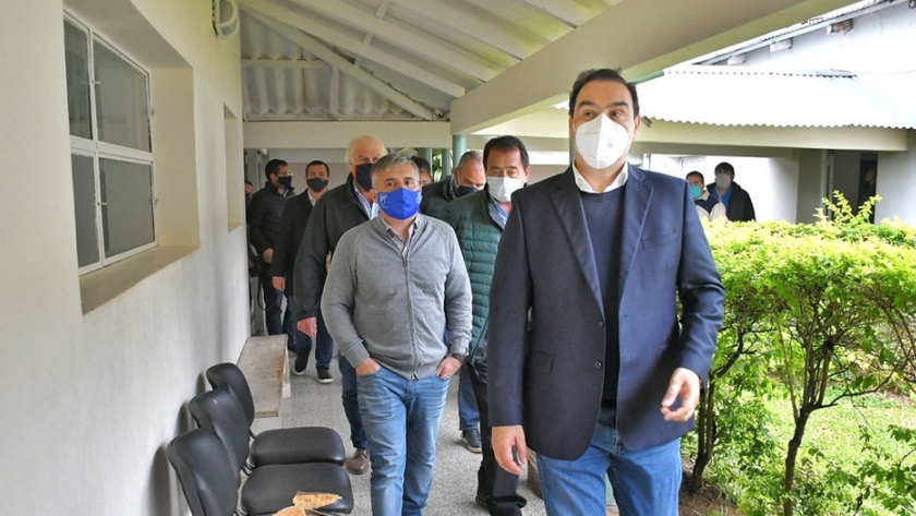 En San Miguel, Valdés entregó viviendas y recorrió obras: "Somos un gobierno presente"
