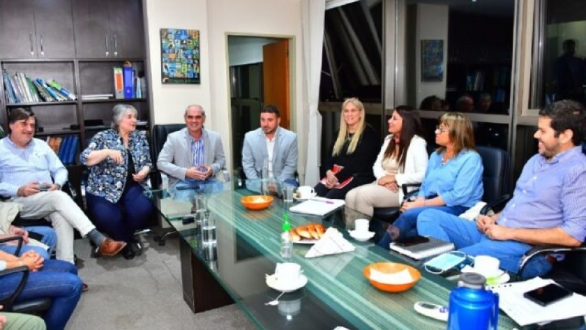 El ministro de la Producción recibió a Diana Guillen, titular del SENASA