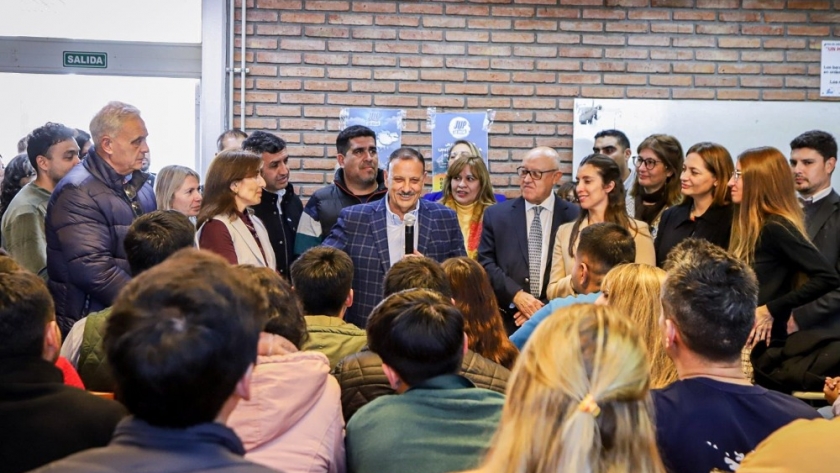 Quintela visitó la Unlar donde ratificó su compromiso con la educación pública