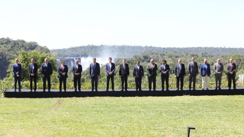 Morales participa del 8° encuentro de gobernadores en Iguazú