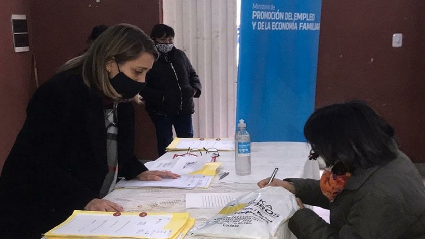 Vecinos de cooperativa La Décima firmaron las escrituras de sus viviendas