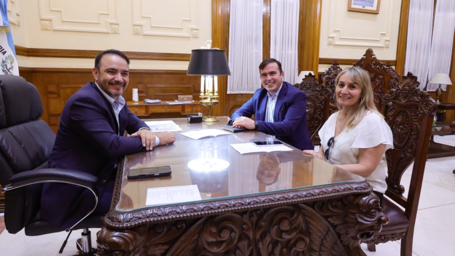 Valdés reforzó el diálogo institucional con intendentes y autoridades provinciales en Casa de Gobierno