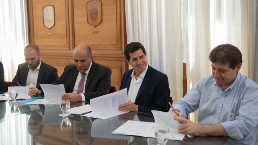Juan Manzur, Wado de Pedro y Martín Guzmán firmaron con Gustavo Melella el Fideicomiso para el Desarrollo de Tierra del Fuego