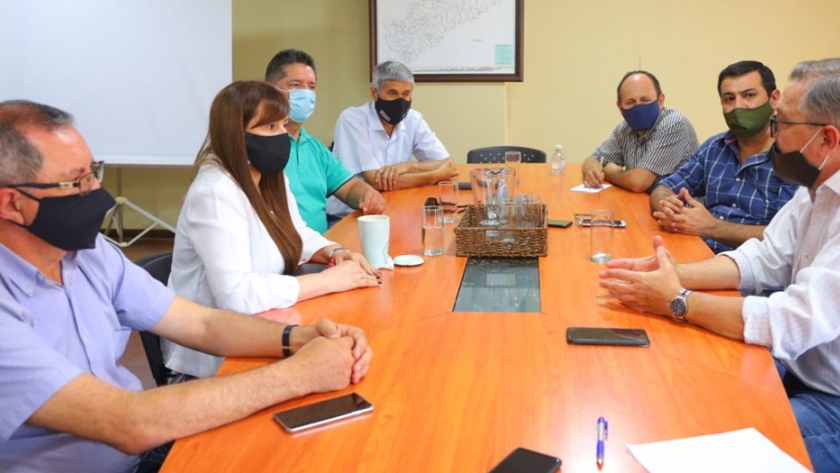 Autoridades provinciales se reunieron con representantes sindicales del sector maderero en el Ministerio de Trabajo