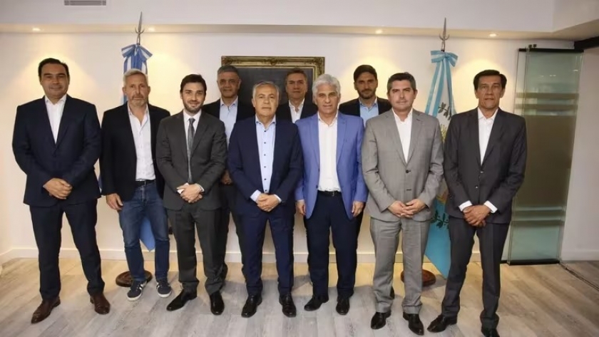 Gobernadores de JxC condicionaron su apoyo a la Ley Ómnibus en una reunión con Caputo y Francos en Casa Rosada