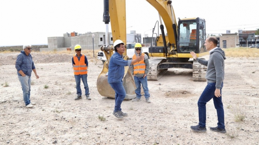 Comenzó la obra de asfalto en el barrio Terrazas del Neuquén