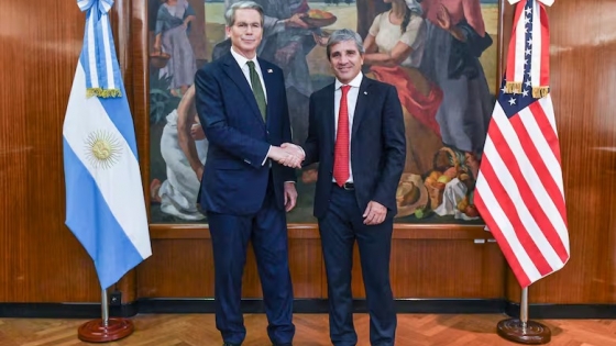 Washington, en vilo: Caputo negocia asistencia financiera con el Tesoro y respaldo del FMI