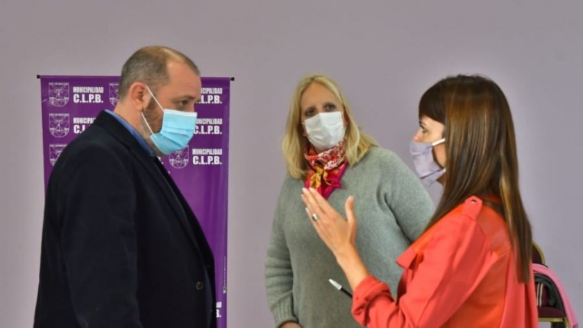 El Gobierno continúa trabajando con municipios de Santa Cruz