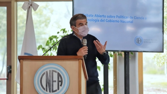 <Salvarezza participó de un Debate Abierto sobre Políticas de Ciencia y Tecnología en la sede Bariloche de la Comisión Nacional de Energía Atómica