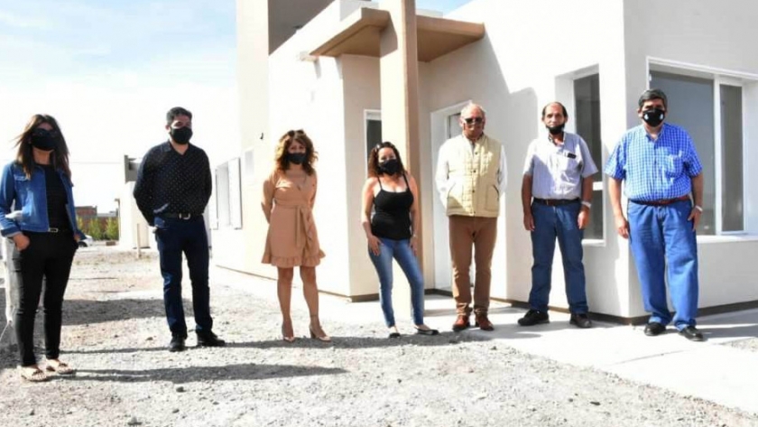 El gobierno del Chubut entregó 26 viviendas a familias de Trelew