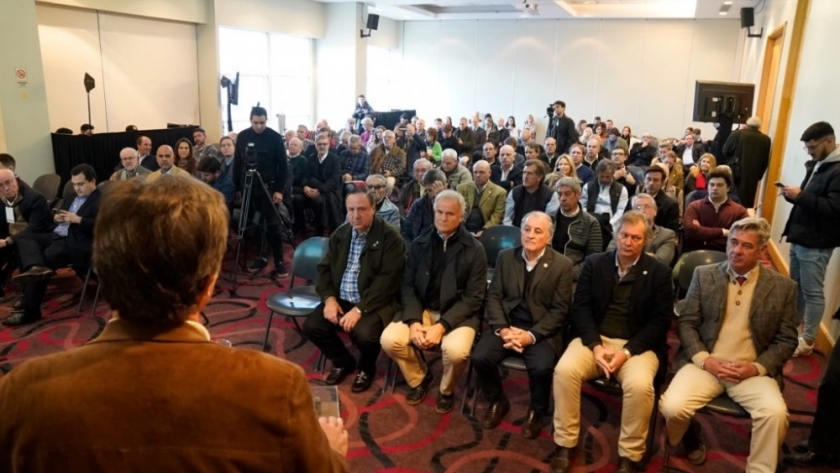 Proponen un cambio de modelo económico: Agrobioindustria, aportes para un país diferente