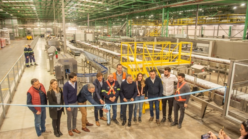 Suarez participó en la inauguración de la nueva línea de producción de Quilmes