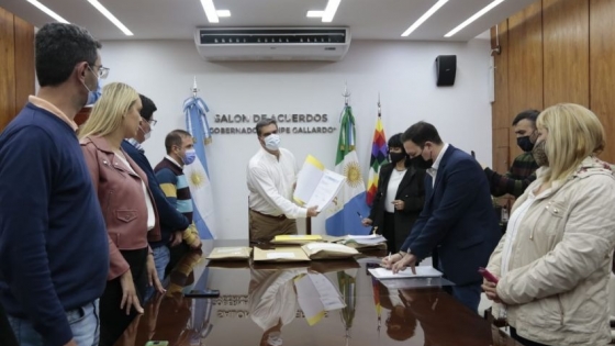 <Más infraestructura en municipios: abrieron los sobres para la licitación de las terminales de Villa Río Bermejito y Colonia Elisa