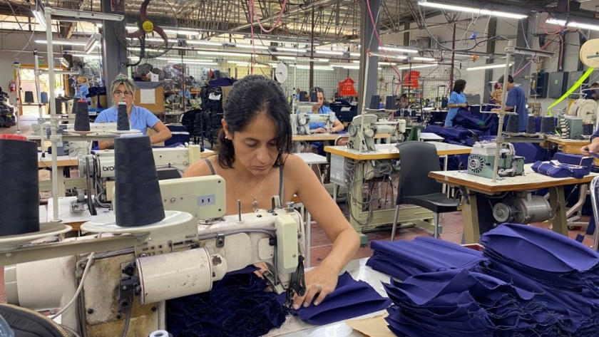 Inserción Laboral: 20 beneficiarios se incorporaron a la textil Guayabera