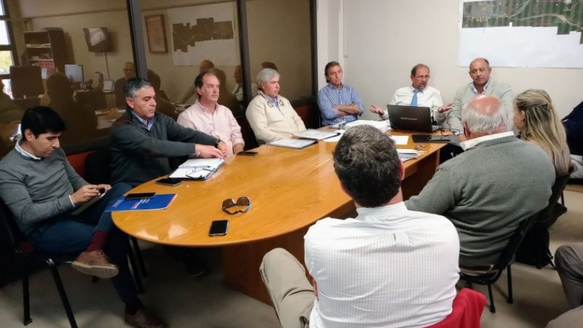 La Provincia invertirá en la ruta 41 y analiza con productores crear un consorcio para conservar el camino