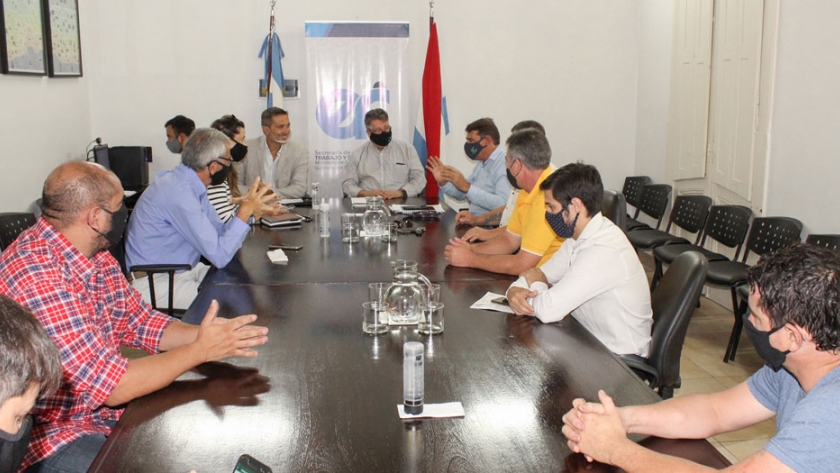 La provincia adelantó fondos para destrabar el conflicto del transporte de pasajeros