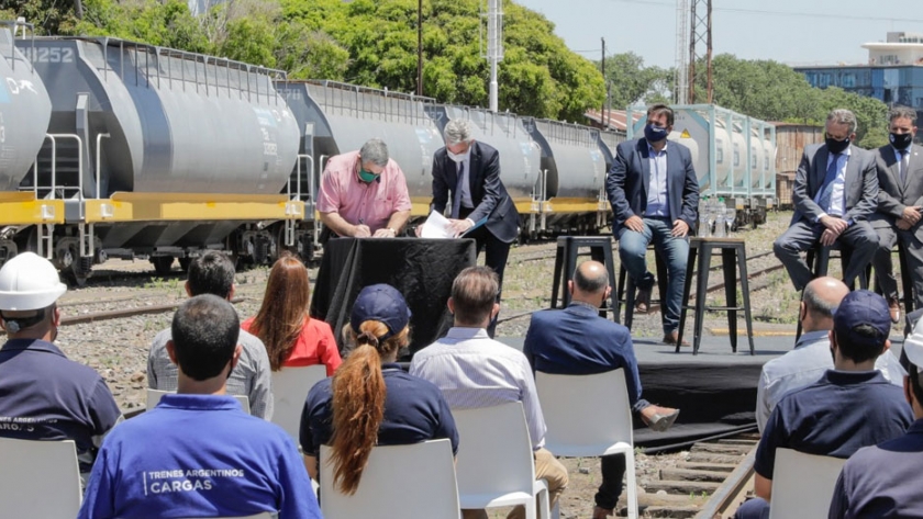 Supply participó del acto de entrega de vagones junto a Mario Meoni