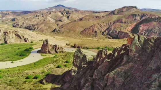 Los Altares: el pueblo chubutense amurallado por piedra que atrae a aventureros y paleontólogos