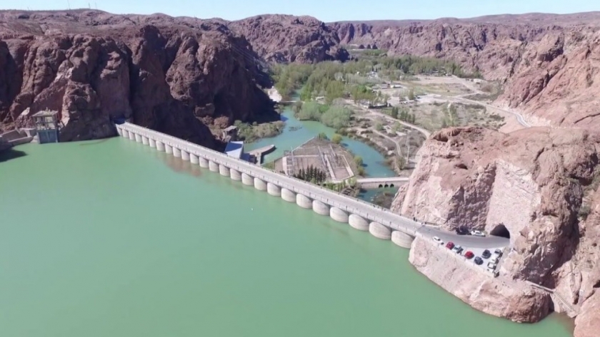 Avance de obras en las comunas rurales de Telsen y dique Florentino Ameghino