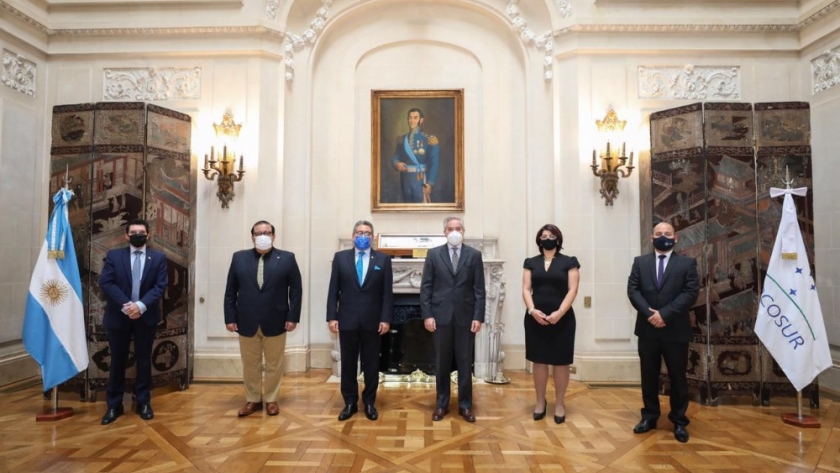 Felipe Solá con embajadores de Centroamérica