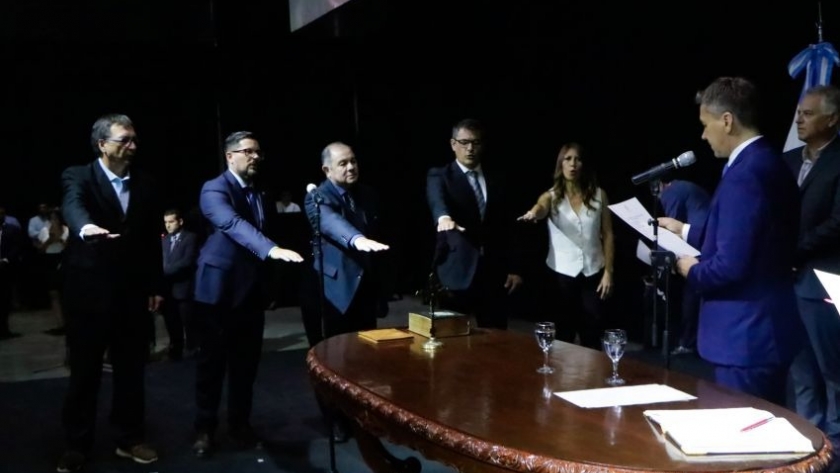 El gobernador Zdero tomó juramento a Subsecretarios del Ejecutivo y les pidió trabajar 24.7  para resolver los problemas del Chaco