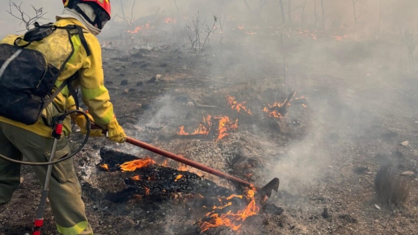 Bomberos contuvieron un incendio y se mantiene el riesgo extremo en Córdoba