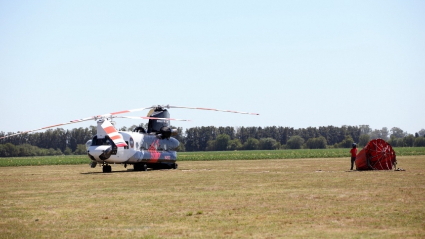 El Boeing “Chinook” volvió a la región patagónica para apoyar el combate de incendios en la zona