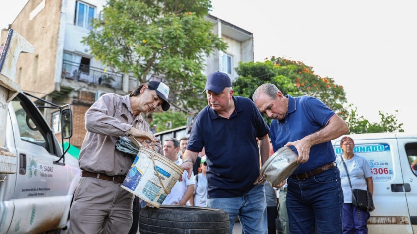 Passalacqua acompañó a vecinos y agentes sanitarios en operativo contra el dengue en la Chacra Nº 20 de Posadas