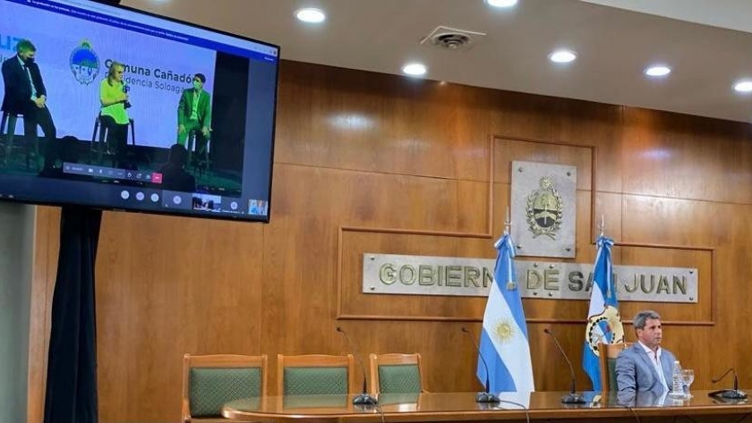 Uñac participó vía Zoom en la inauguración del primer parque eólico en Santa Cruz