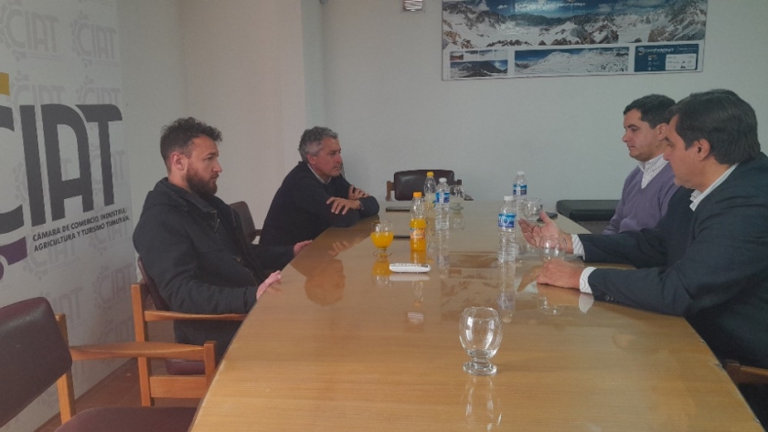 Tras las fuertes heladas, funcionarios de Economía se reunieron con referentes de la producción del Valle de Uco