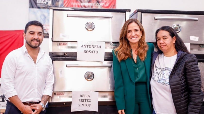 En La Plata, Victoria Tolosa Paz entregó maquinarias a talleres familiares y firmó convenios para fortalecer instituciones