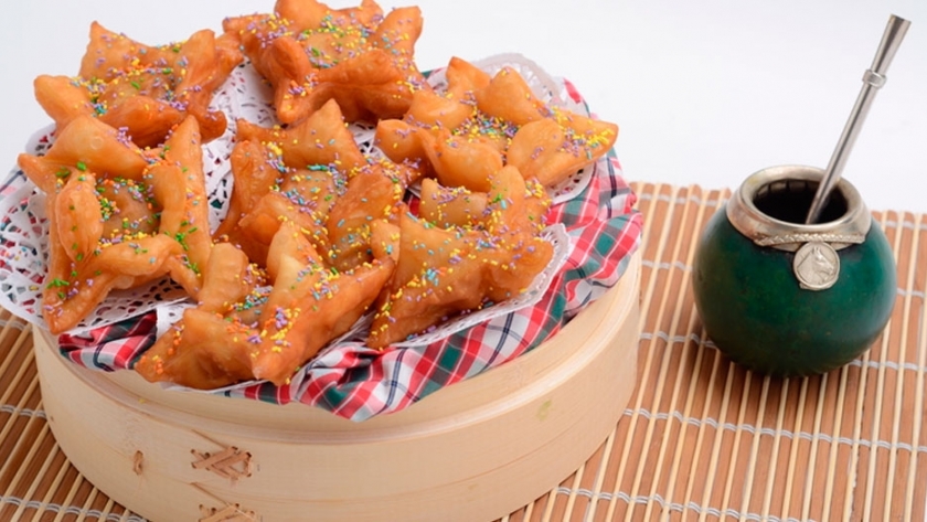 Pastelitos rellenos con membrillo en almíbar