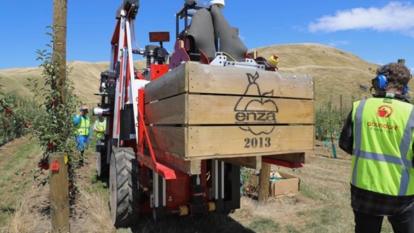 Nueva Zelanda comenzó a usar robots para la cosecha de manzanas