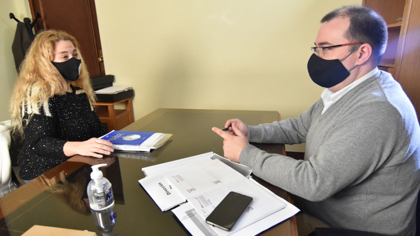 El Ministro Hermida recibió a la secretaria de Desarrollo Social y Familia de Rawson
